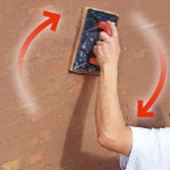 Slamma tegel: Fördela putsbruket Slamma tegel: Fördela putsbruket